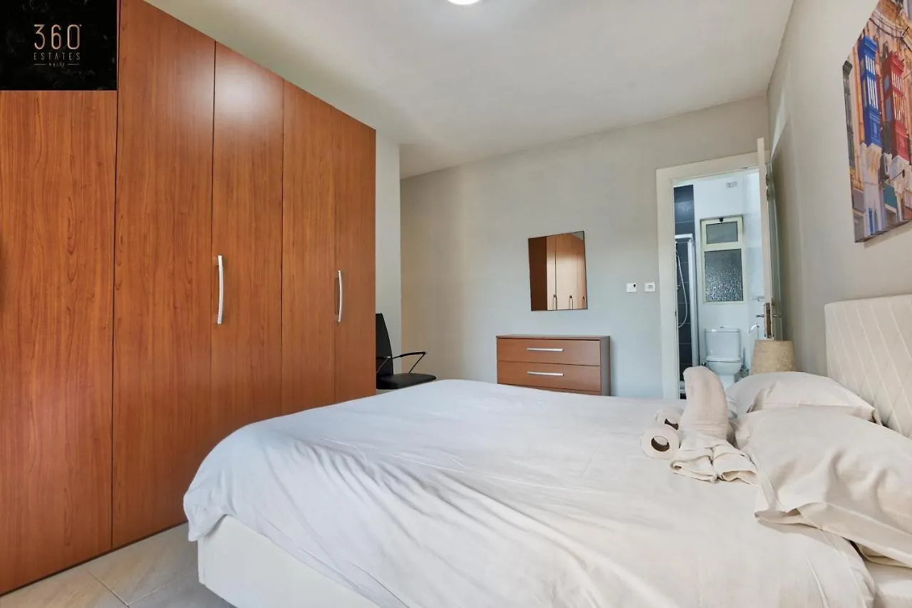 Apartment Sliema Seafront 3Br - Opposite Beach - Ac & Wifi By 360 Estates