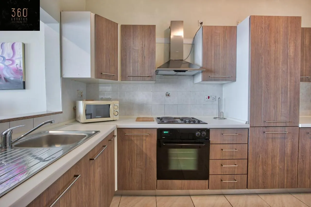 Sliema Seafront 3Br - Opposite Beach - Ac & Wifi By 360 Estates 0*,  Malta