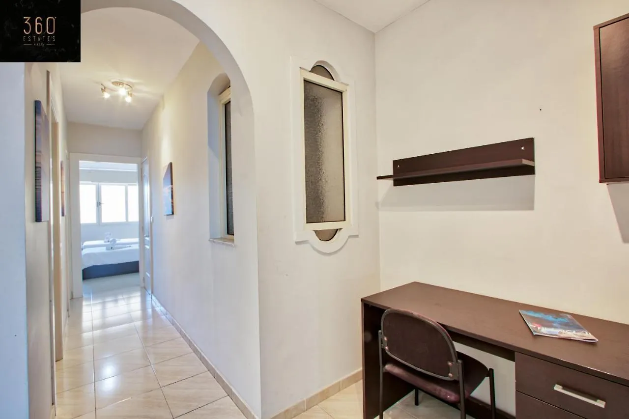 Sliema Seafront 3Br - Opposite Beach - Ac & Wifi By 360 Estates