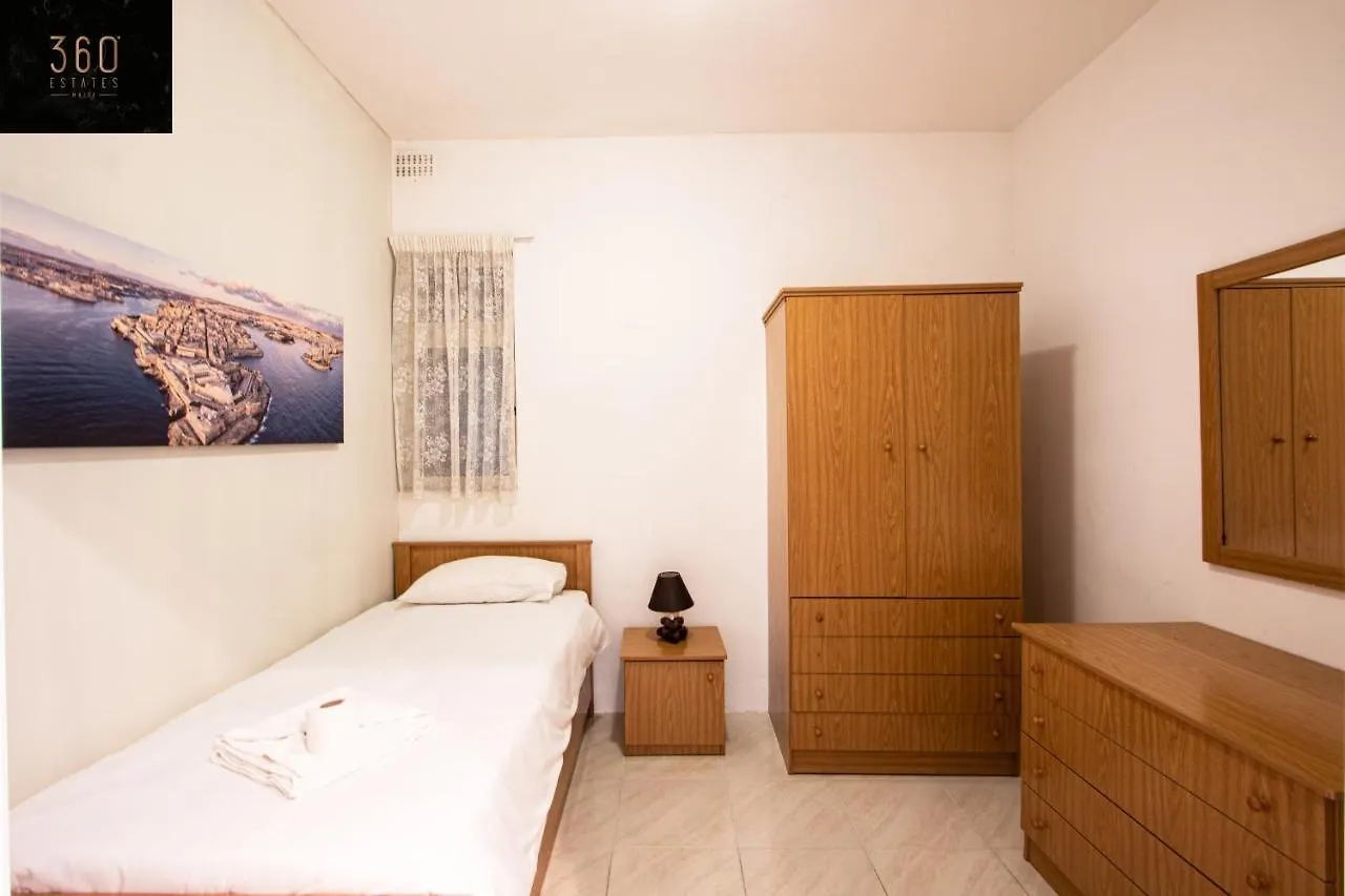 Sliema Seafront 3Br - Opposite Beach - Ac & Wifi By 360 Estates