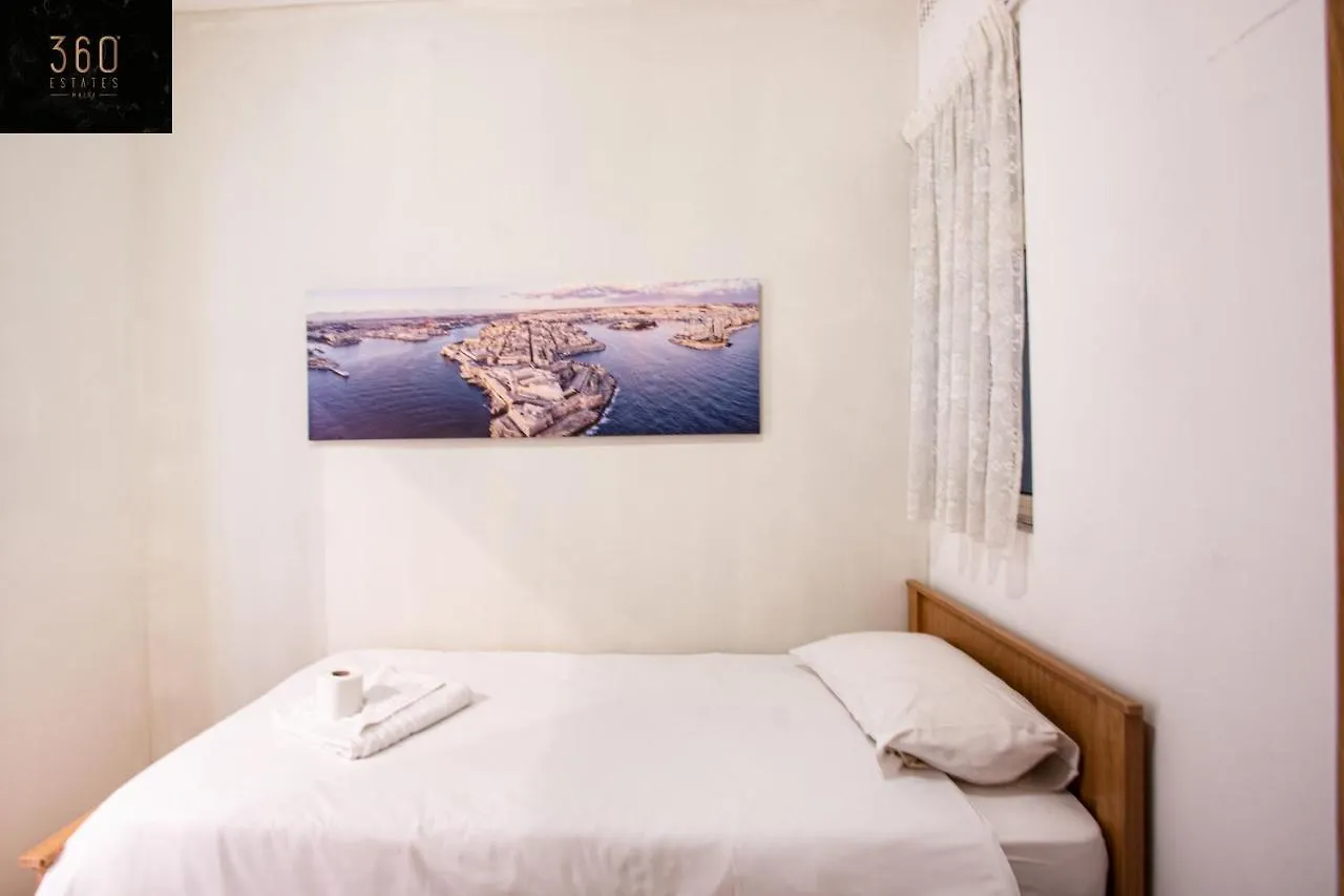 Apartment Sliema Seafront 3Br - Opposite Beach - Ac & Wifi By 360 Estates