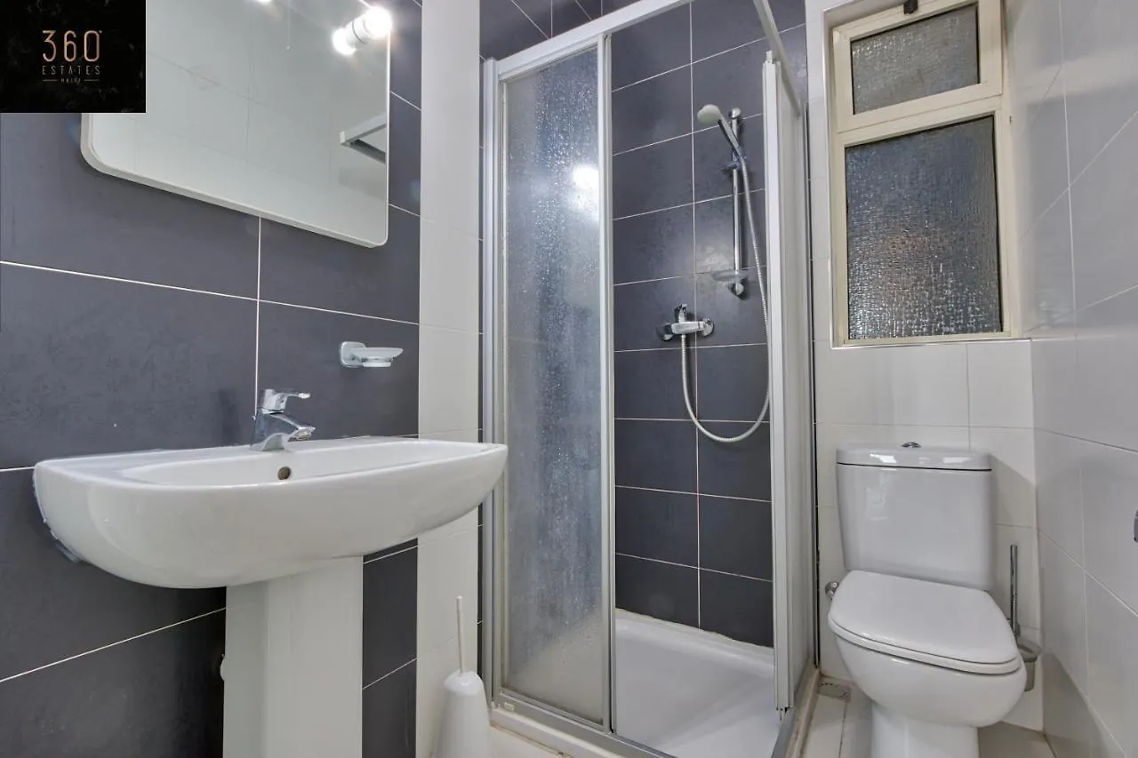 Sliema Seafront 3Br - Opposite Beach - Ac & Wifi By 360 Estates